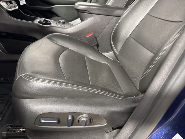 Used 2023 GMC Terrain SLT image 16