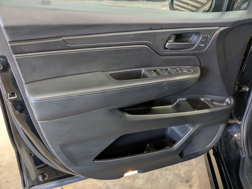 Used 2025 Honda Odyssey Sport-L image 11
