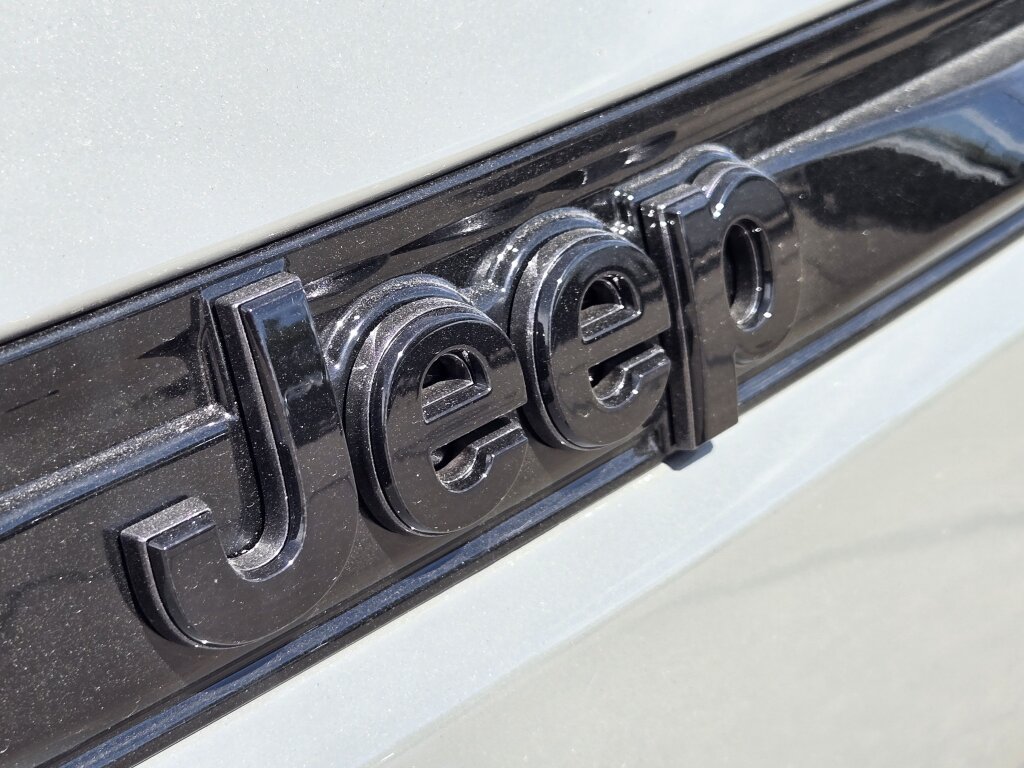 New 2027 Jeep Grand Cherokee Altitude AWD/4WD image 11