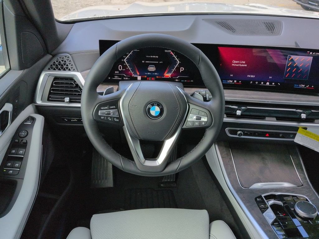 New 2026 BMW X5 xDrive40i w/ Parking Assistance Package AWD/4WD image 16