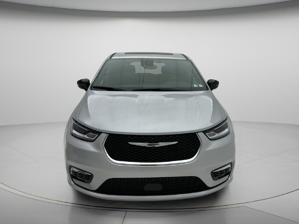 Used 2026 Chrysler Pacifica Limited FWD image 5