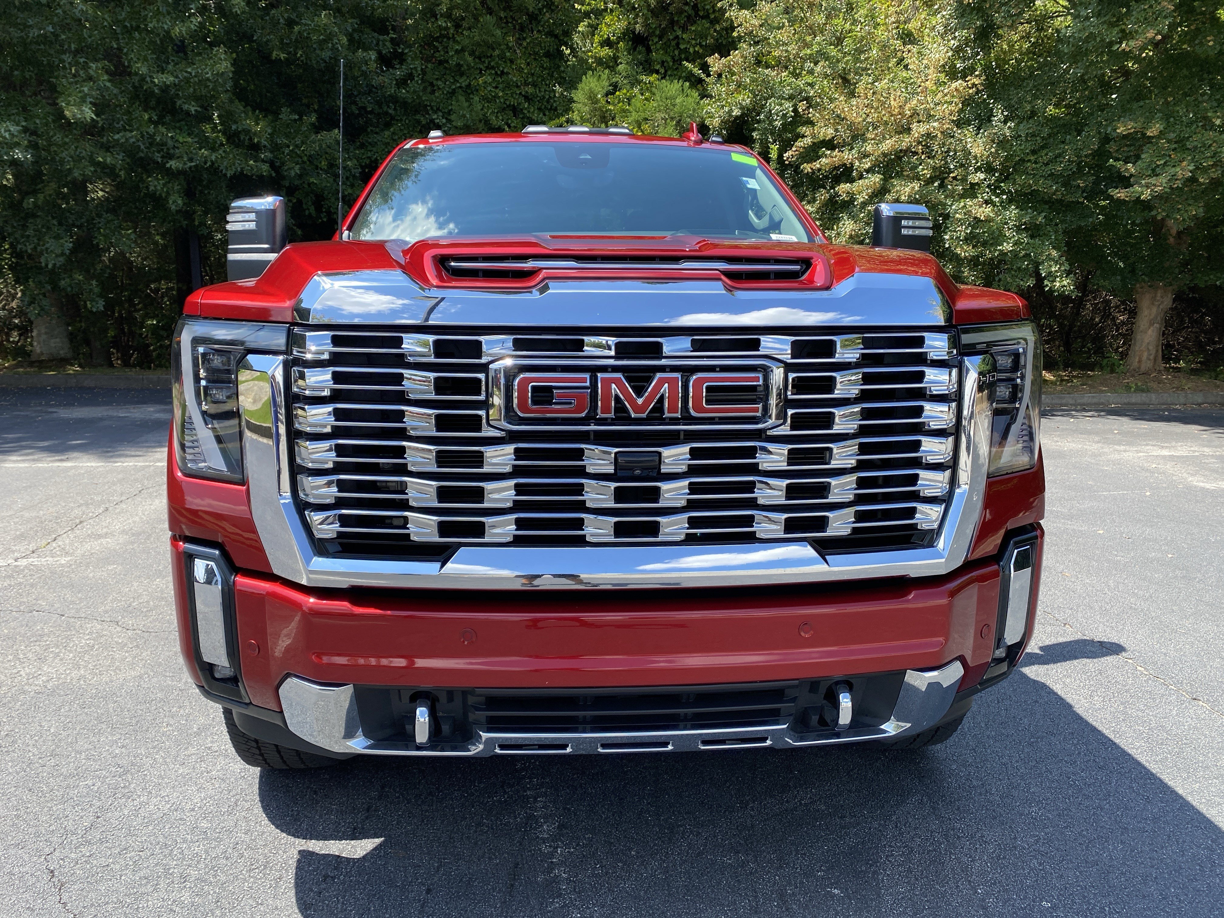 Used 2024 GMC Sierra 2500 Denali w/ Denali Reserve Package AWD/4WD image 3