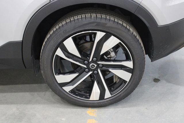 Used 2025 Volvo XC40 B5 Plus image 46