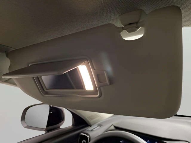 Used 2025 Volvo XC40 B5 Plus image 31