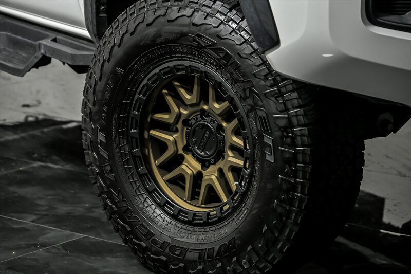 Used 2019 Toyota Tacoma SR w/ SX Package RWD image 3