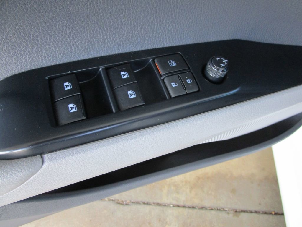 Used 2020 Toyota Camry LE image 19