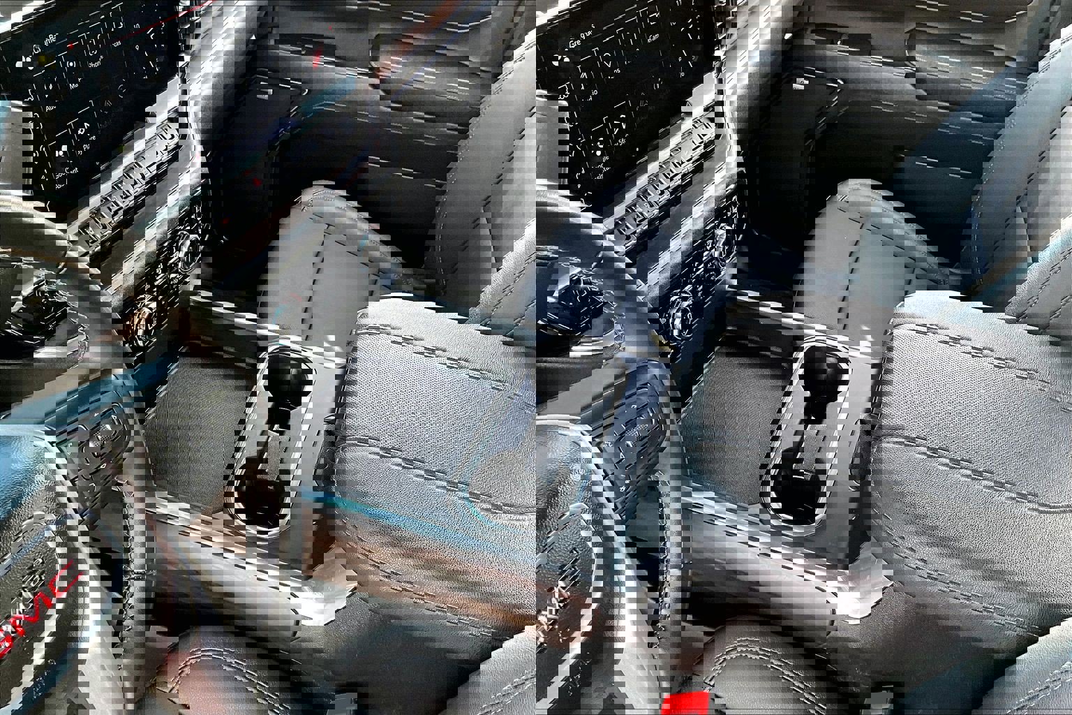 Used 2024 GMC Sierra 2500 SLT w/ SLT Premium Package image 19