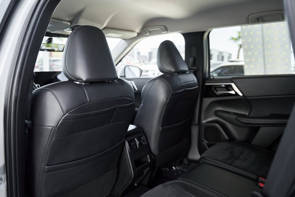 Used 2024 Mitsubishi Outlander SE image 22