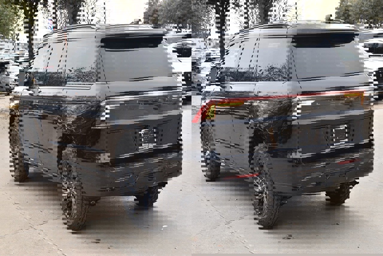 New 2025 Lincoln Navigator Reserve w/ Jet Appearance Package image 16