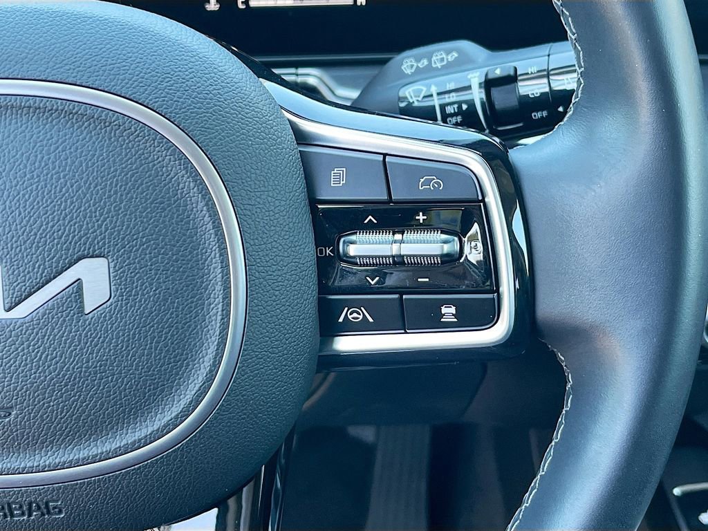 Certified 2025 Kia Sorento S image 19