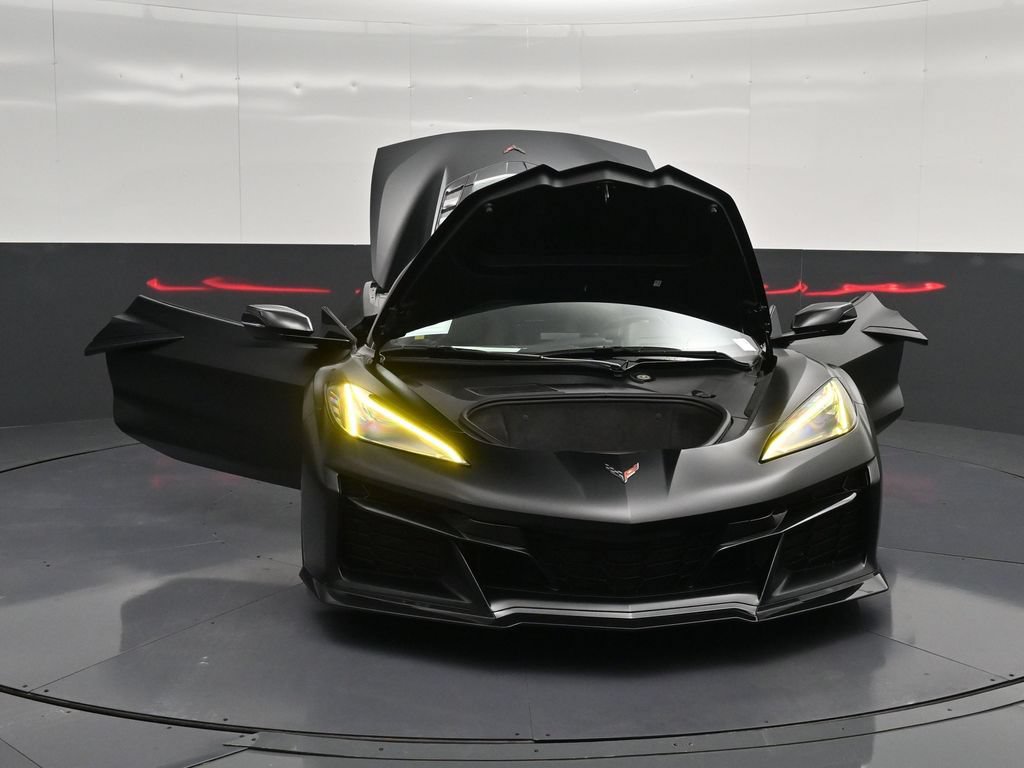 Used 2025 Chevrolet Corvette Z06 RWD image 35