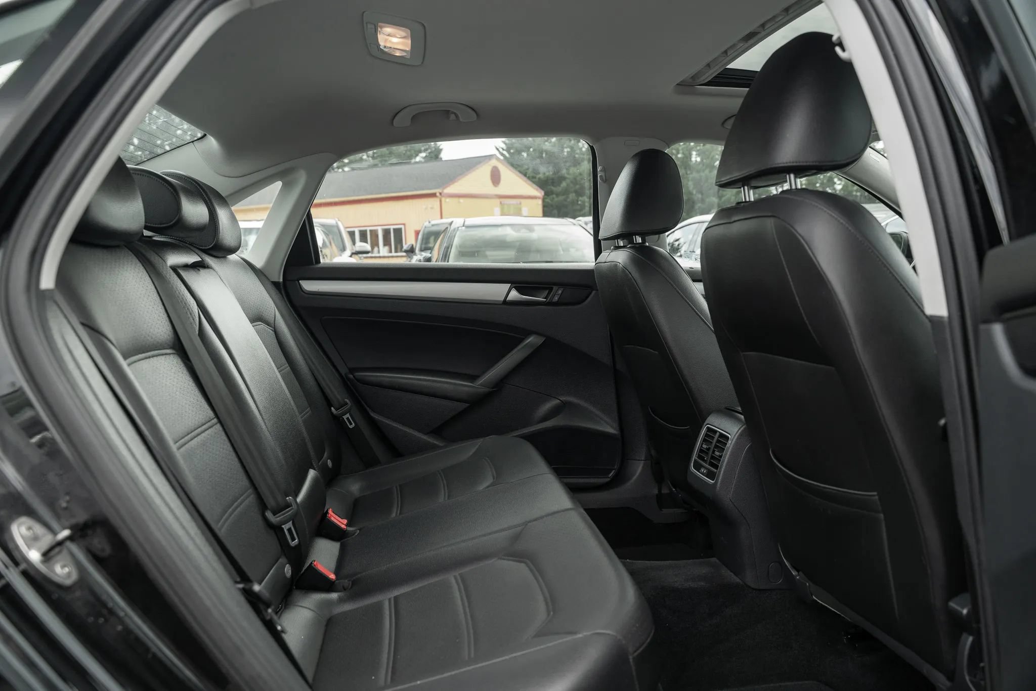 Used 2013 Volkswagen Passat TDI SE FWD image 10