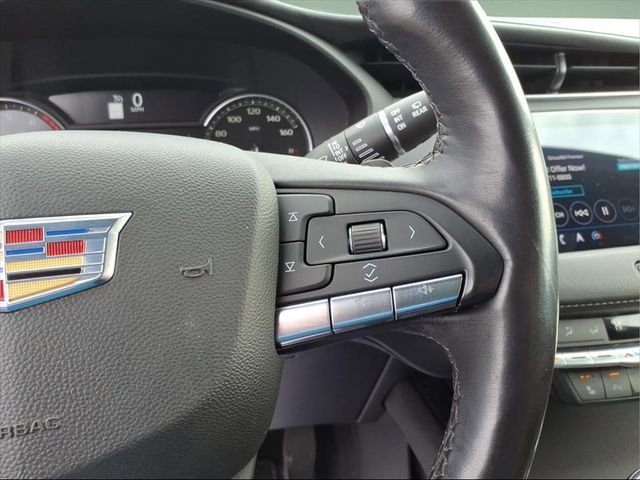 Used 2023 Cadillac XT4 Luxury w/ Cold Weather Package image 17