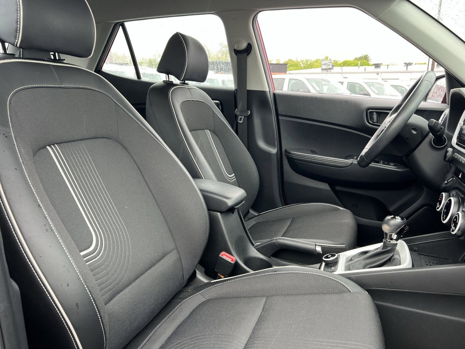 Used 2023 Hyundai Venue Limited FWD image 34