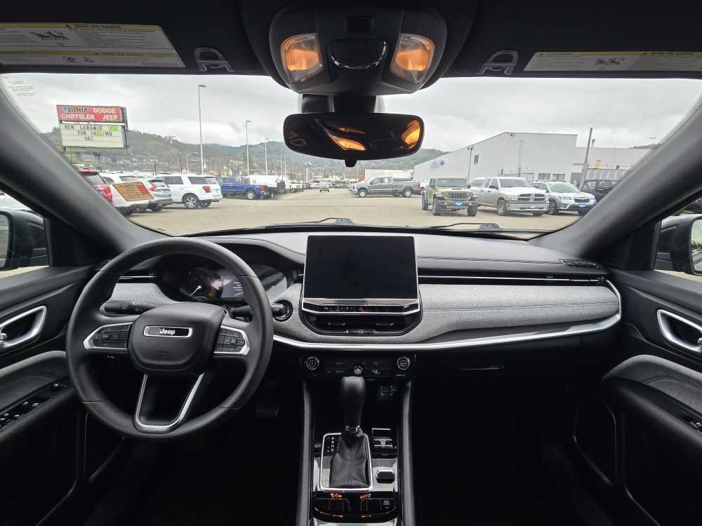 Used 2023 Jeep Compass Sport image 15