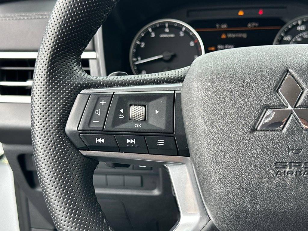 Used 2025 Mitsubishi Outlander SE AWD/4WD image 44