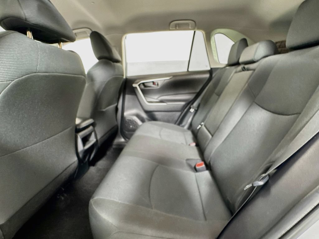 Used 2021 Toyota RAV4 LE AWD/4WD image 12