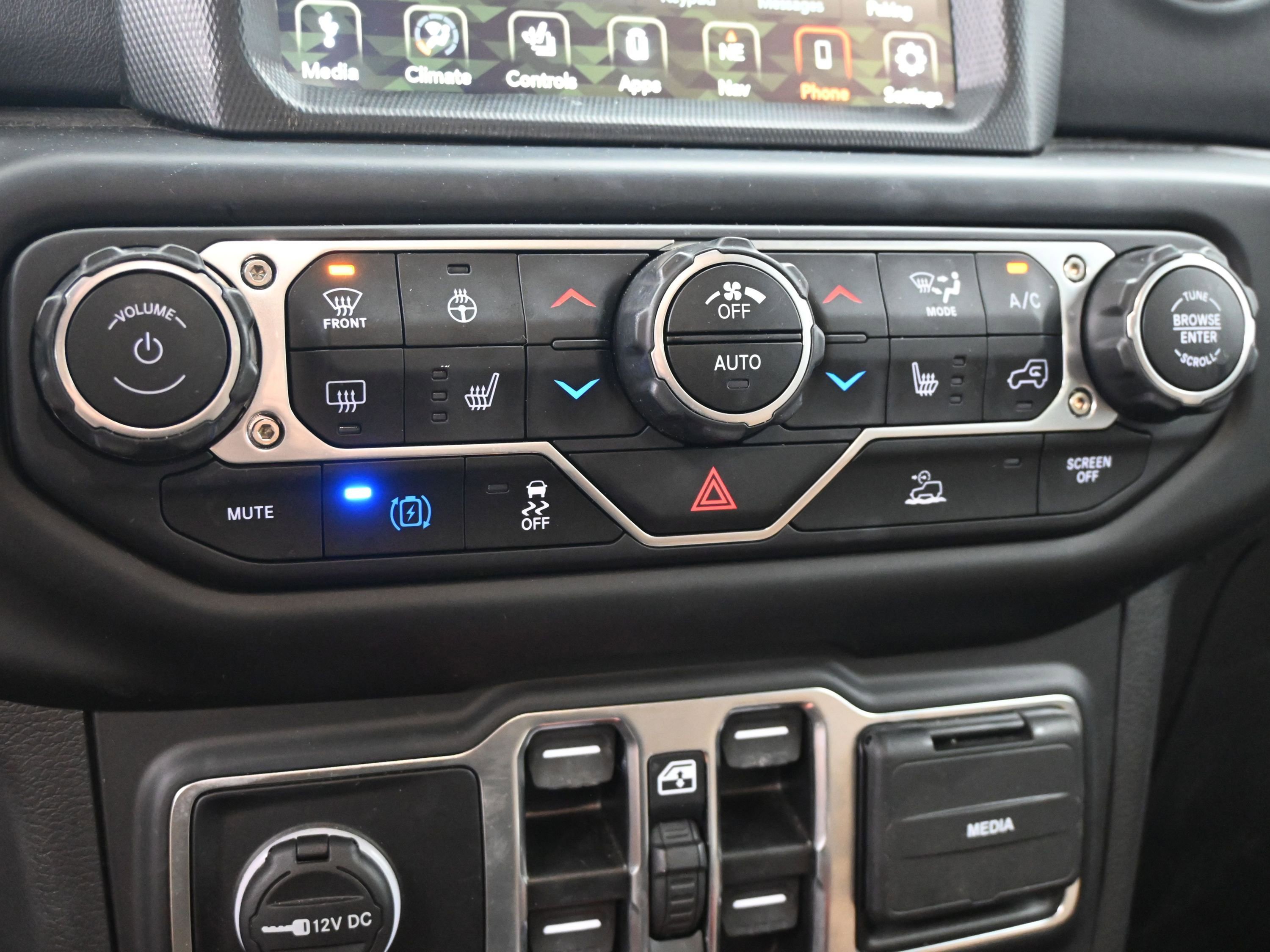 Used 2022 Jeep Wrangler Unlimited Sahara w/ Cold Weather Group image 14