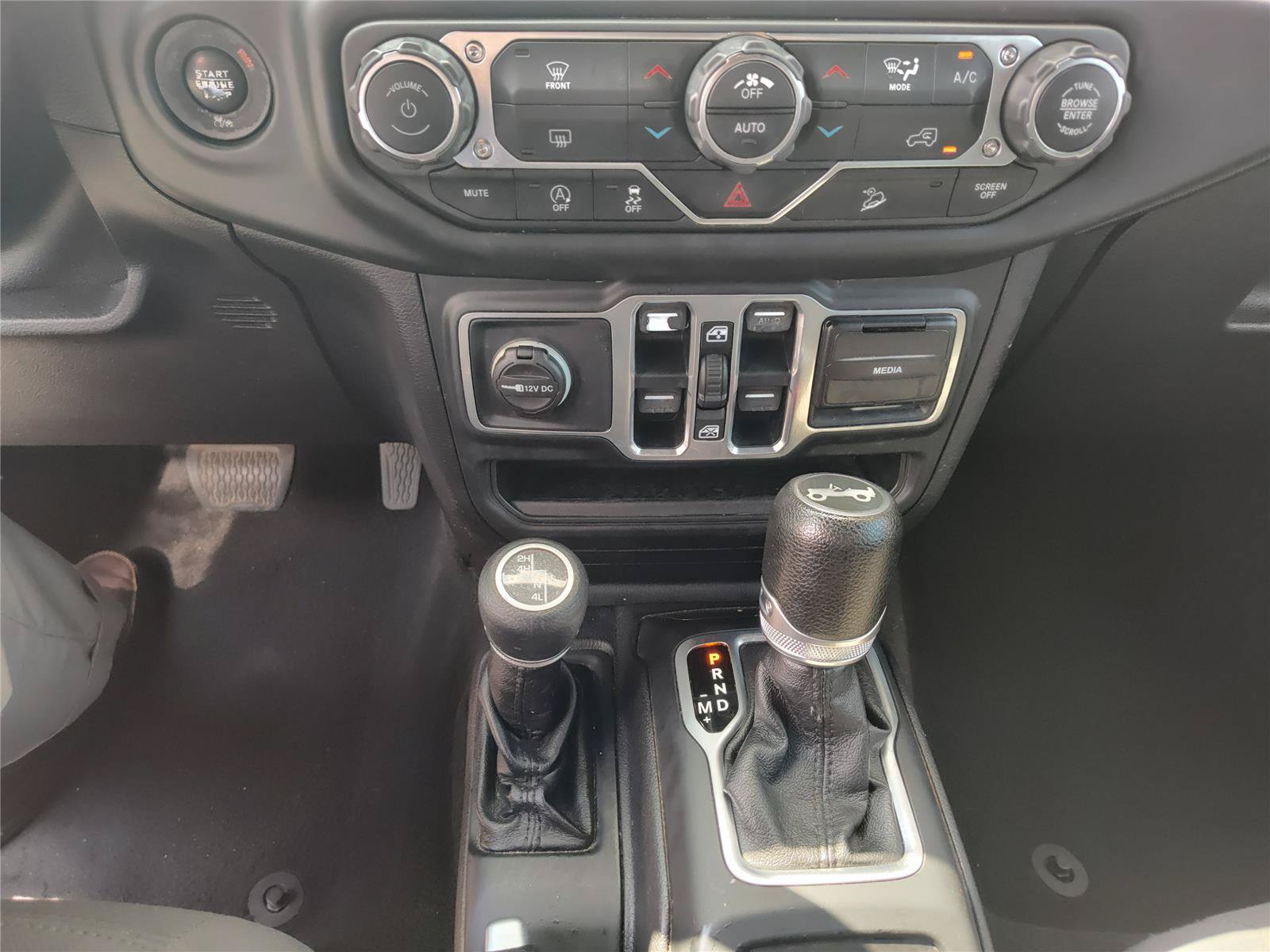 Used 2018 Jeep Wrangler Unlimited Sport S AWD/4WD image 17