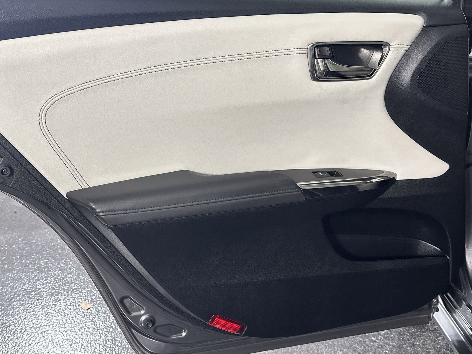 Used 2016 Toyota Avalon Limited w/ Toyota Safety Sense Package image 34