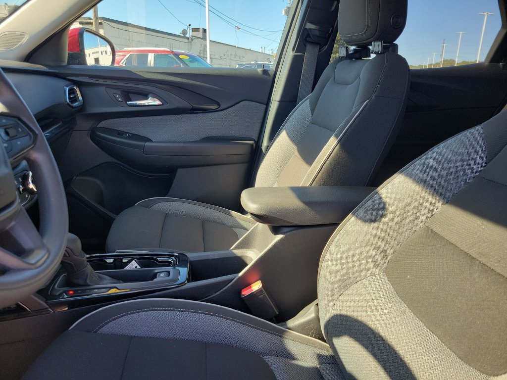 Used 2023 Chevrolet TrailBlazer LT w/ Convenience Package FWD image 17