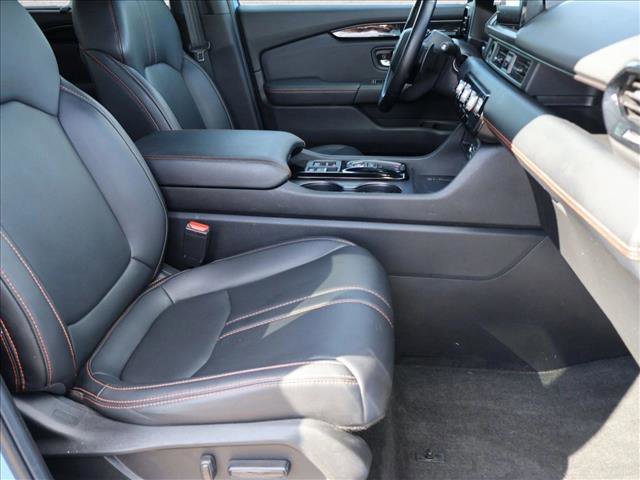 Used 2025 Honda Pilot TrailSport image 30