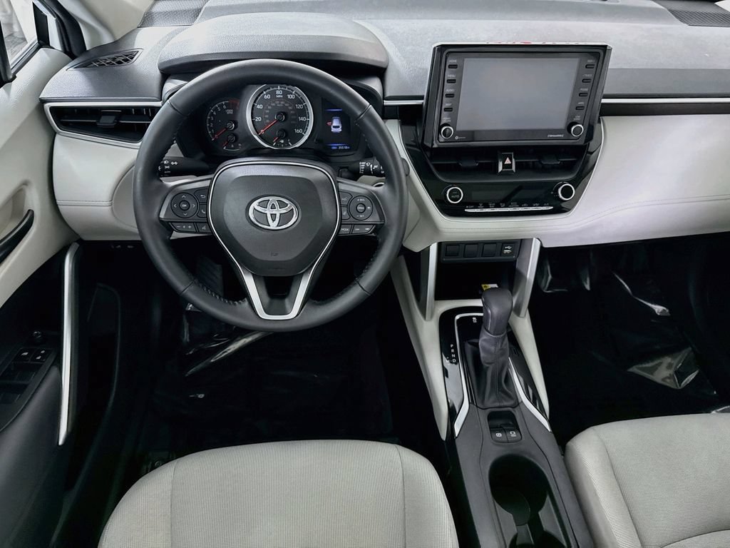 Certified 2022 Toyota Corolla Cross LE w/ Moonroof Package AWD/4WD image 4