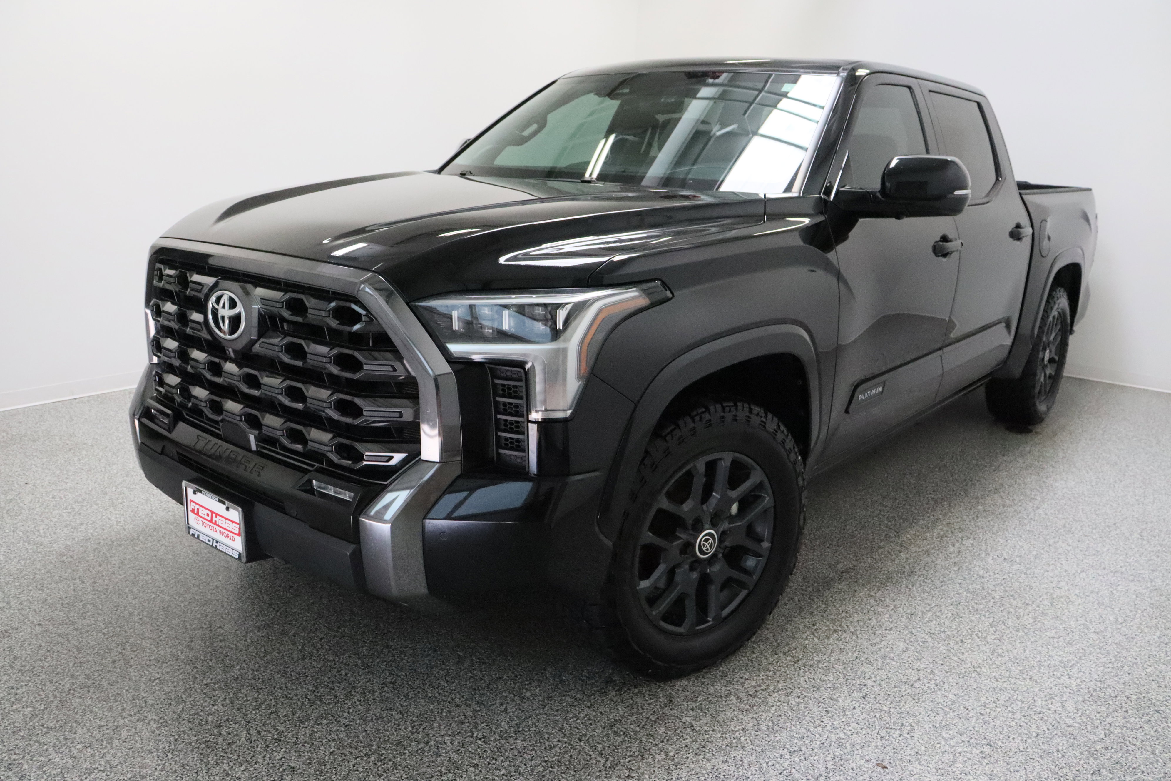 Used 2023 Toyota Tundra Platinum w/ Advanced Package AWD/4WD image 2