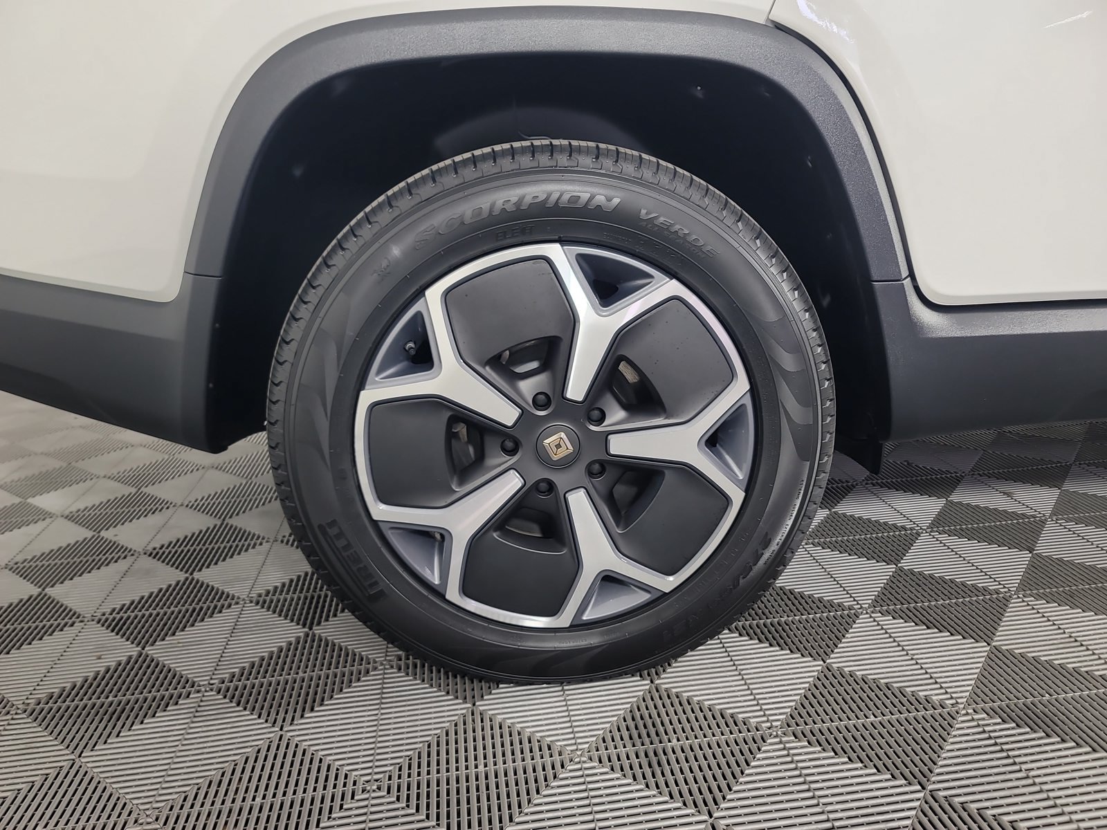 Used 2023 Rivian R1T Adventure Dual AWD/4WD image 12