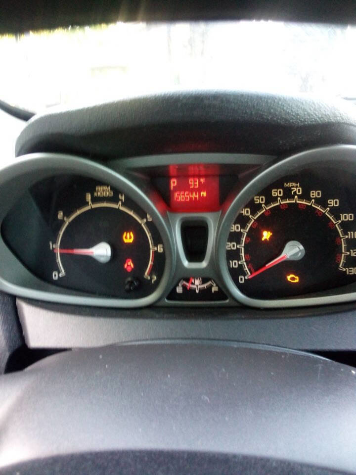 Used 2011 Ford Fiesta SE w/ 203A Rapid Spec Order Code image 16