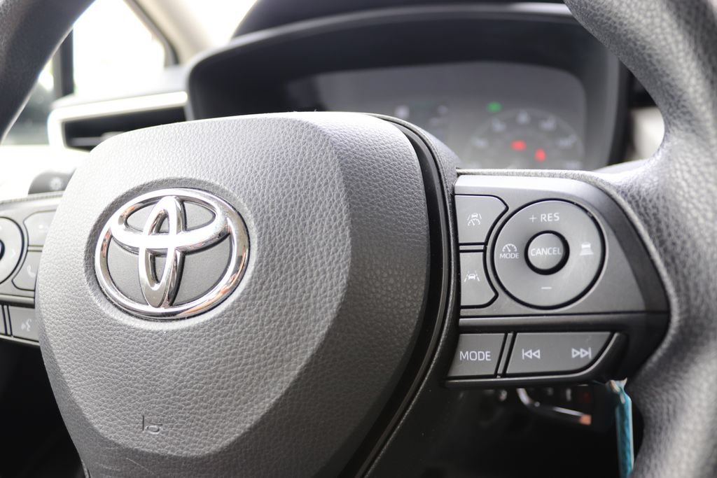 Used 2025 Toyota Corolla LE FWD image 17