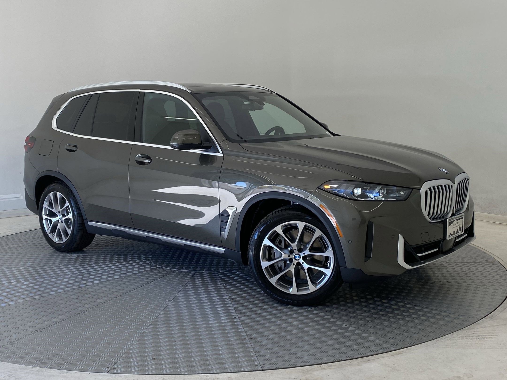 Used 2026 BMW X5 xDrive50e w/ Premium Package image 6