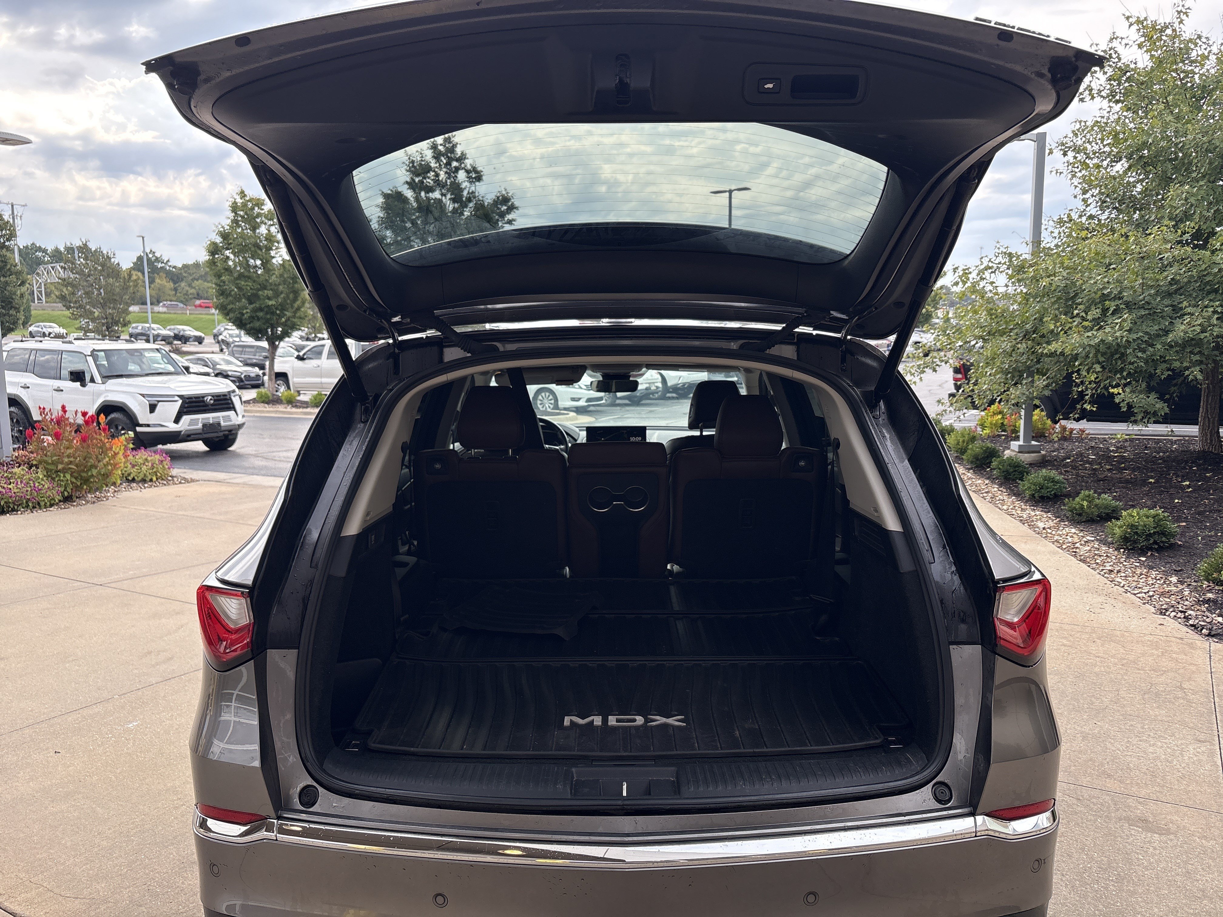 Used 2022 Acura MDX w/ Technology Package AWD/4WD image 32