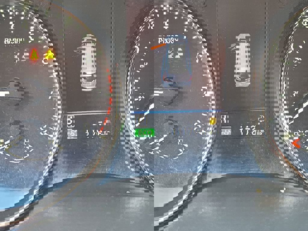 Used 2018 Nissan Rogue SV image 16