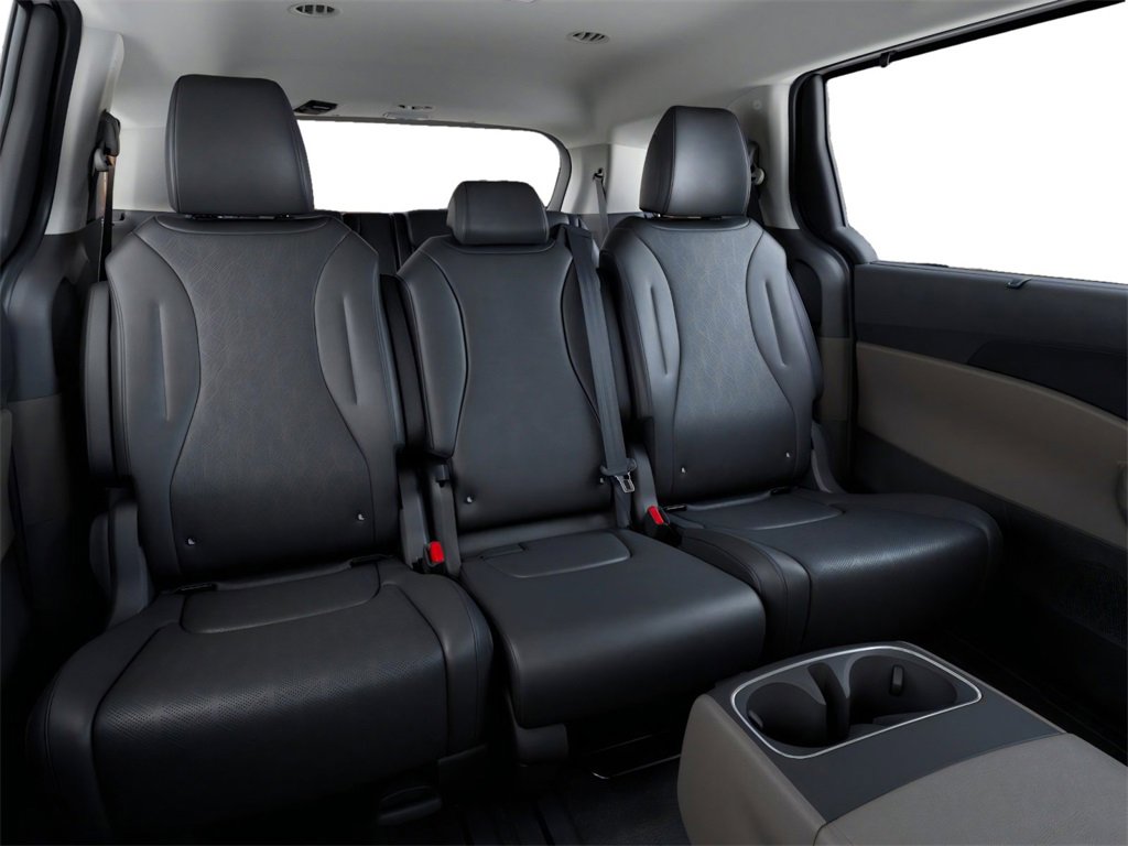 New 2026 Kia Carnival EX image 16