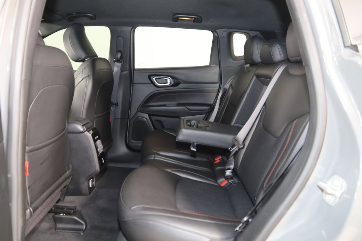 Used 2023 Jeep Compass Trailhawk w/ Trailhawk Convenience Group AWD/4WD image 46