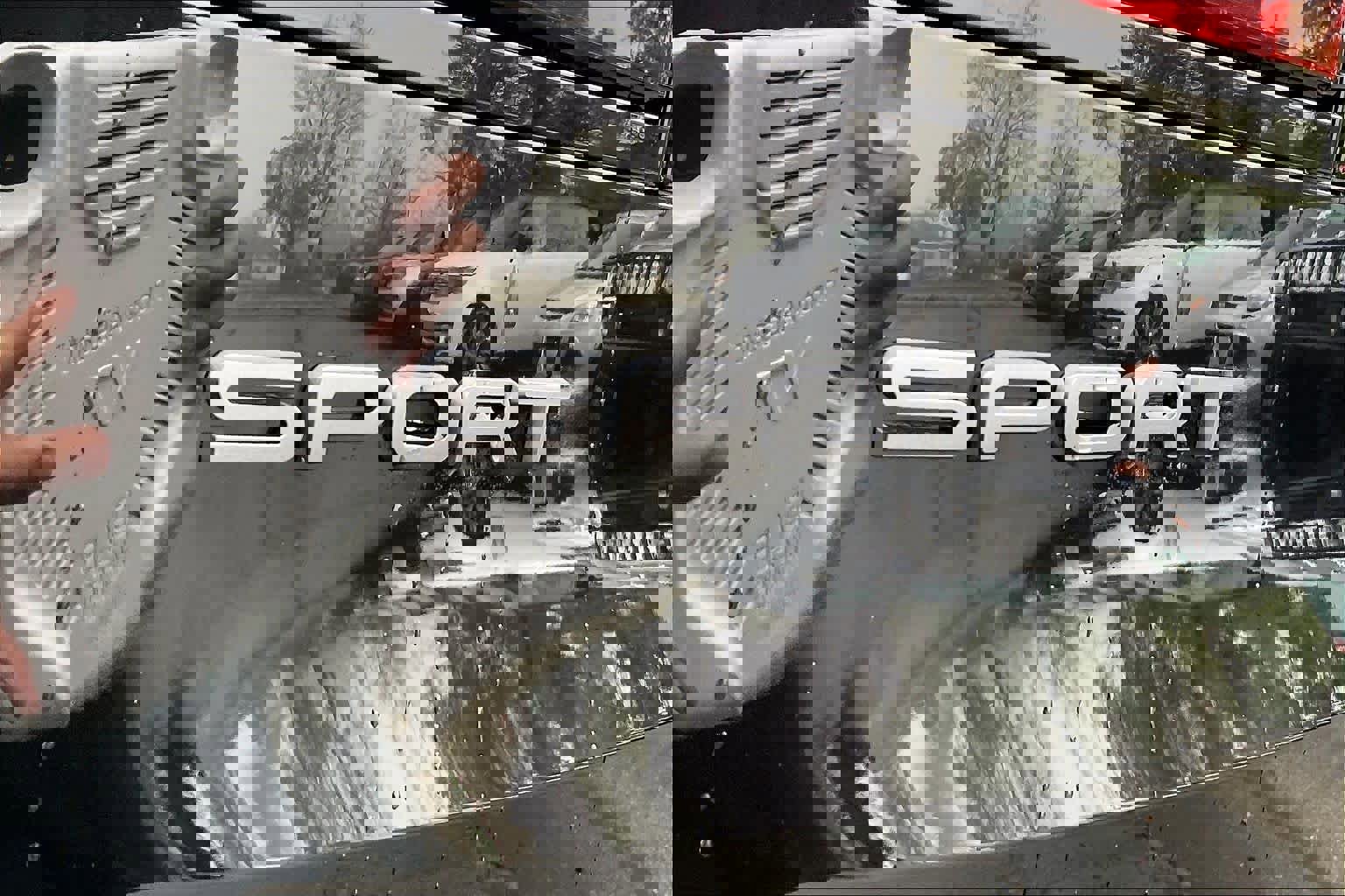 Used 2025 Land Rover Range Rover Sport image 11