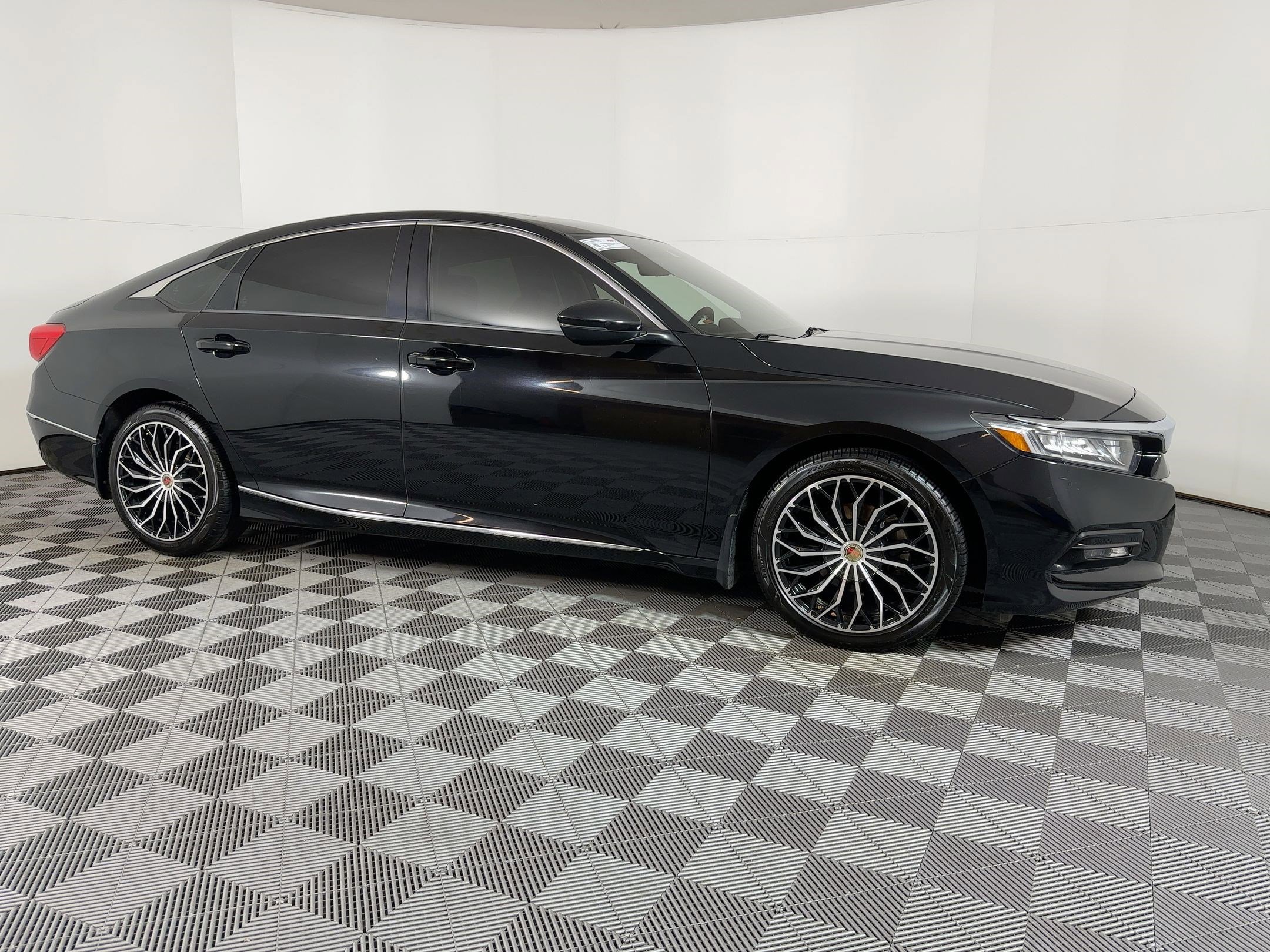 Used 2018 Honda Accord EX-L image 5