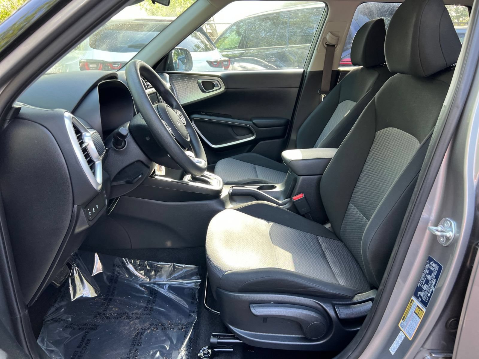 Used 2025 Kia Soul LX w/ LX Technology Package FWD image 24