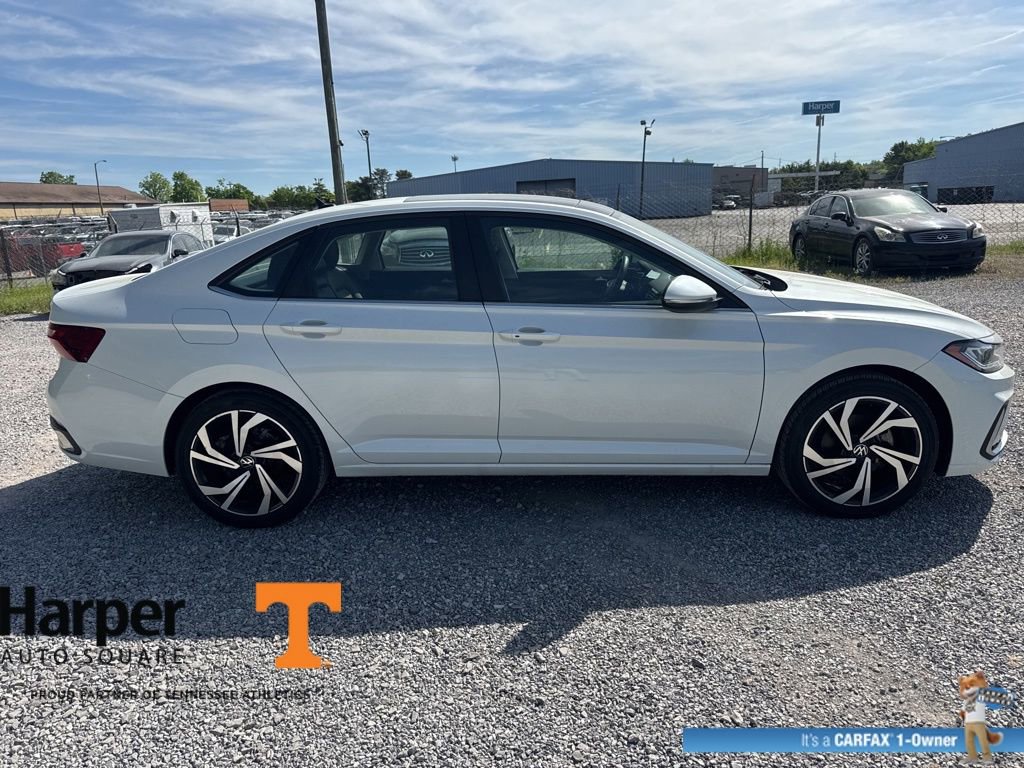 Used 2025 Volkswagen Jetta SEL image 6