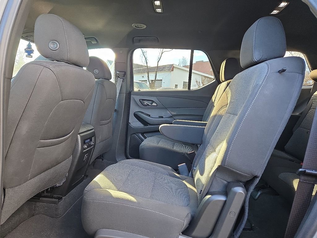 Used 2023 Chevrolet Traverse LT image 15