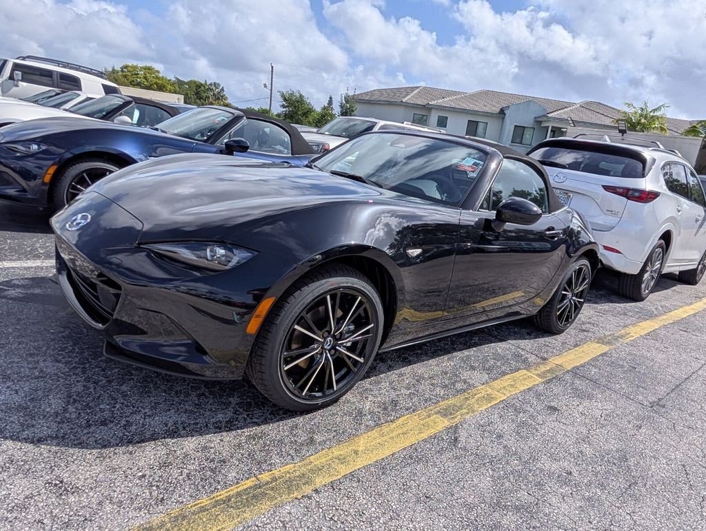 New 2026 MAZDA MX-5 Miata Grand Touring RWD image 3