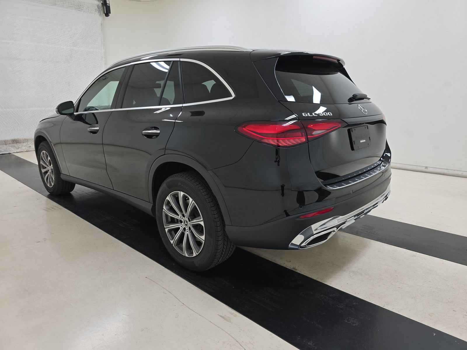 Used 2023 Mercedes-Benz GLC 300 w/ Exclusive Trim Package image 8