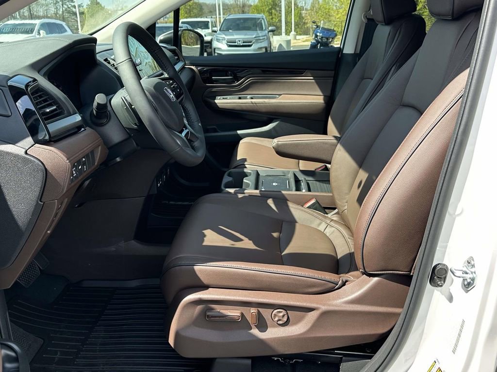 New 2026 Honda Odyssey Touring image 4
