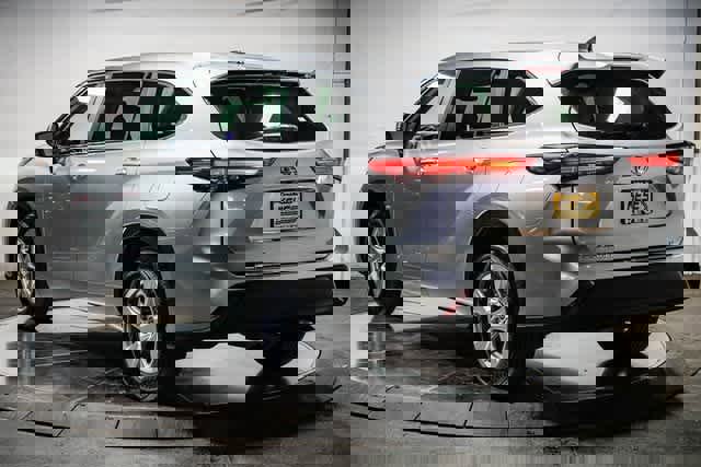 Certified 2023 Toyota Highlander LE image 2