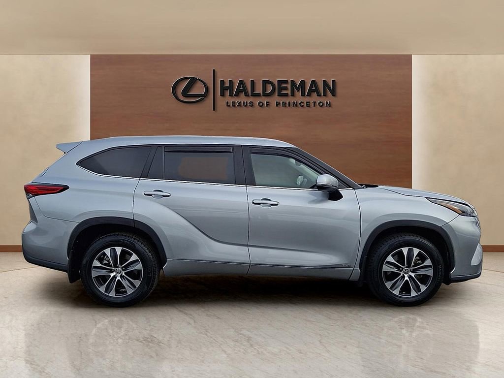 Used 2023 Toyota Highlander XLE image 7