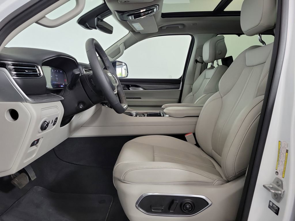 Used 2024 Jeep Wagoneer L Series III w/ Premium Group I image 11