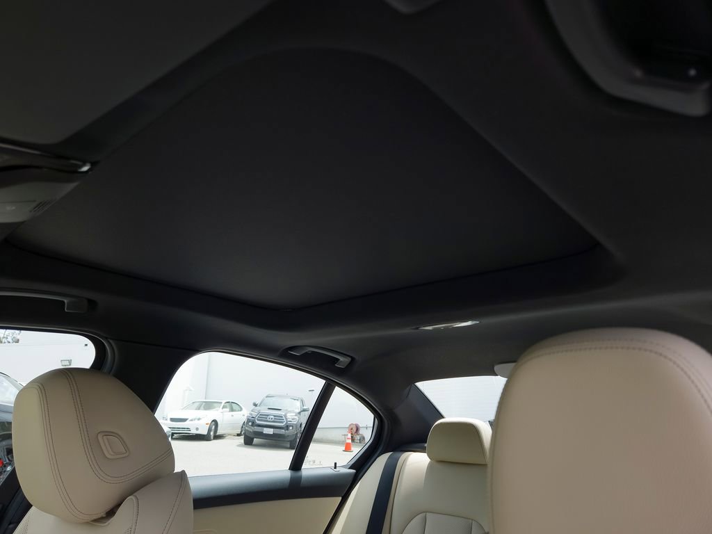 Used 2025 BMW 330i Sedan w/ Convenience Package RWD image 15