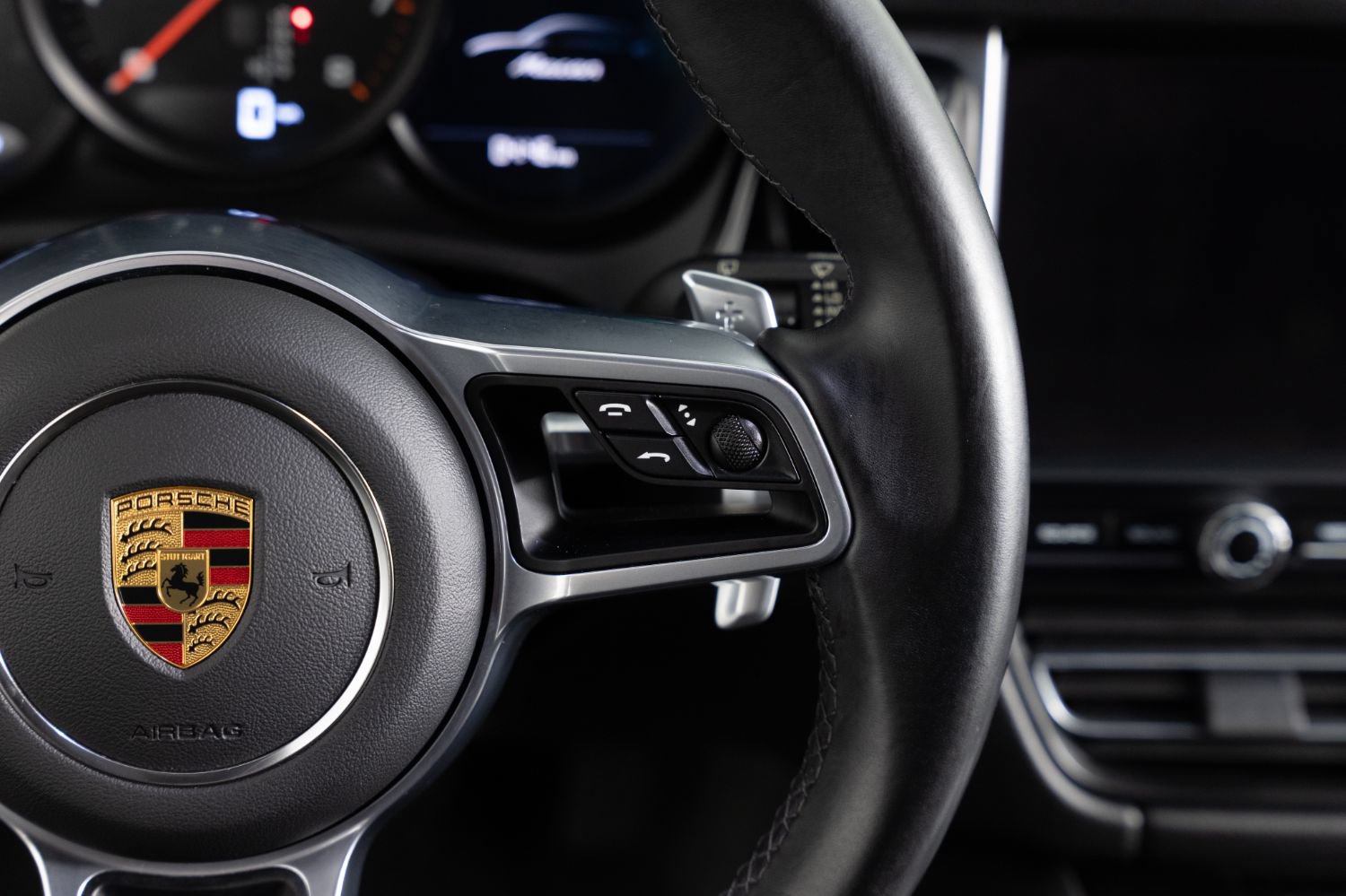 Used 2021 Porsche Macan AWD/4WD image 31