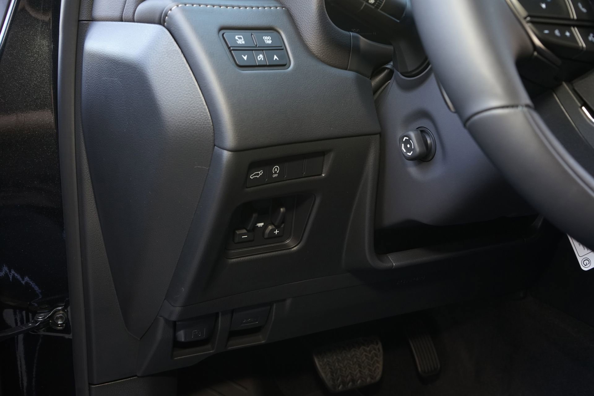 Used 2025 Lexus LX 600 4WD w/ Accessory Package (2T) image 32